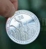 西藏百萬農(nóng)奴解放50周年金銀紀(jì)念章